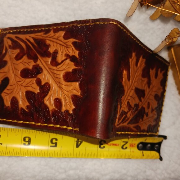 Hand carved 3-D wallet - Picture 8 of 8